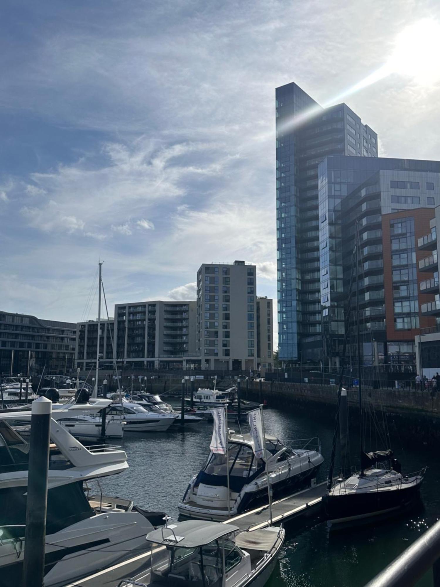 Ocean Village Marina 2 Bedroom Apartment With Balcony! Southampton Exterior foto